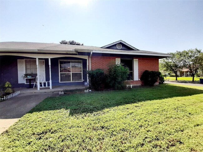 Photo - 2900 Penny Ln