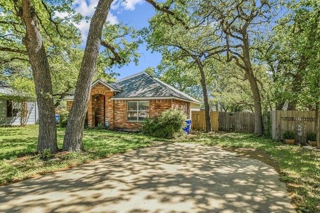 Photo - 814 Monarch Ave