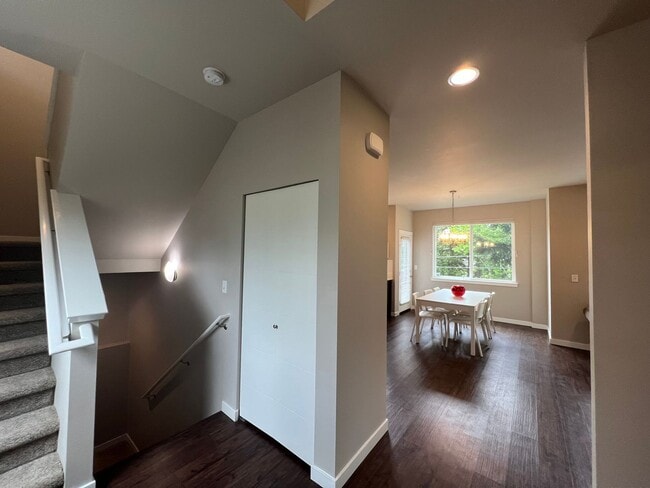 Photo - Newer 5 Bedroom House close to Shopping, Lake Padden, WWU, South Side of Bellingham