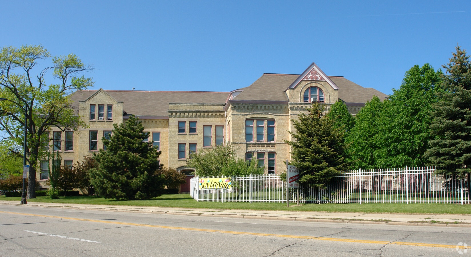 Photo - Lincoln School