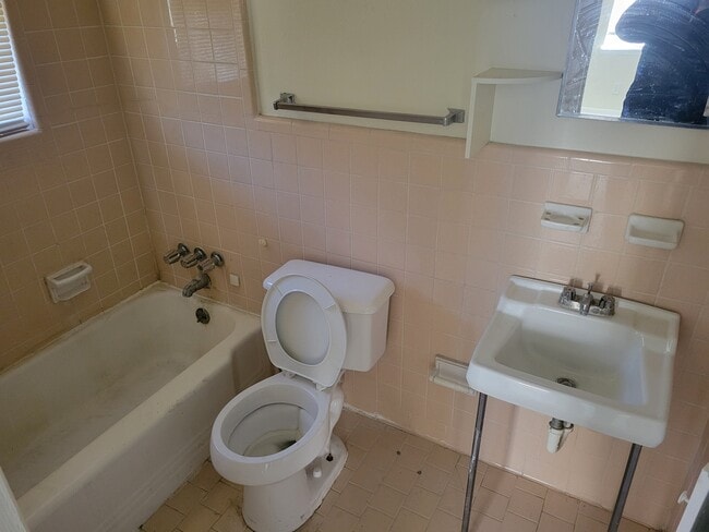 Bathroom - 1609 N W S Young Dr