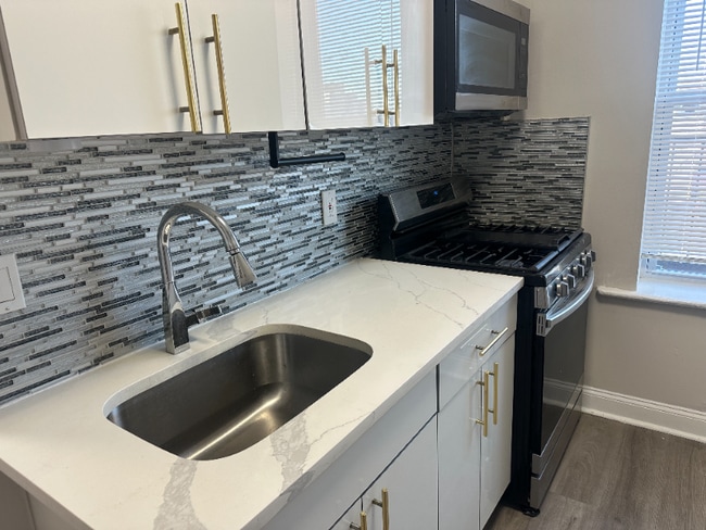 Building Photo - 328-61s 61st St Unit C1