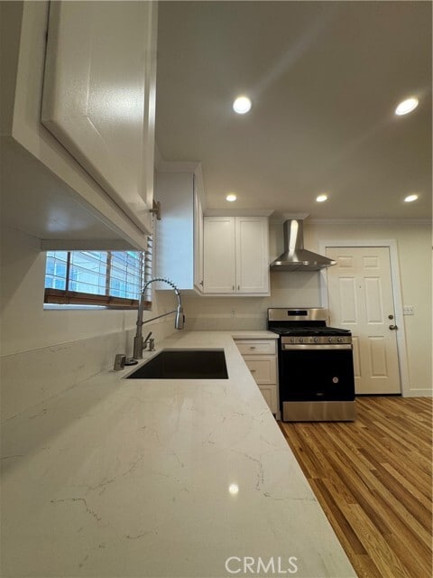 Photo - 5742 Woodman Ave