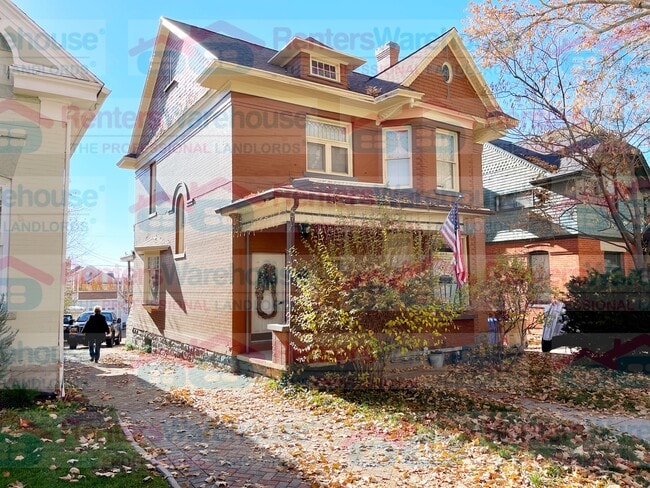 Photo - 970 E 1st Ave