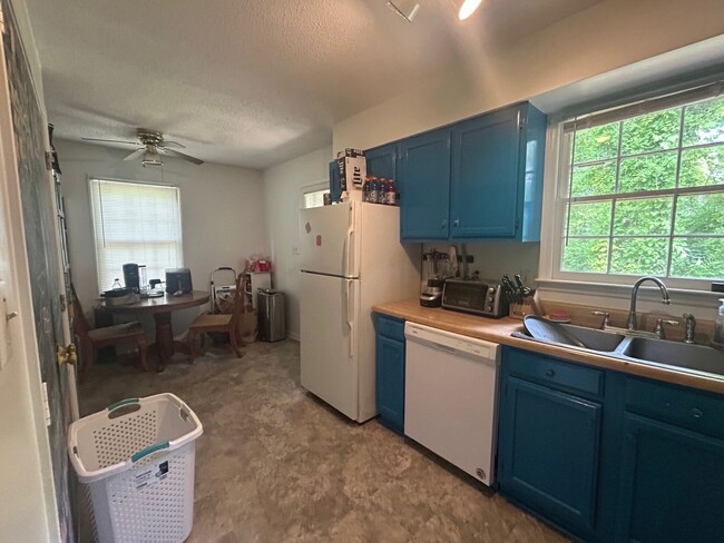 Photo - CARLTON1223-1227 Unit 1225