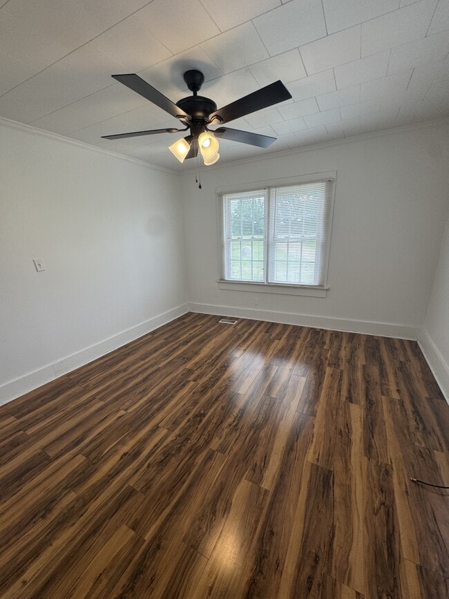 Photo - 1495 Eli Bowen Rd