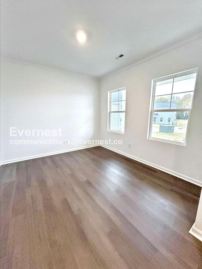 Photo - 44 Regal Gdns Ct