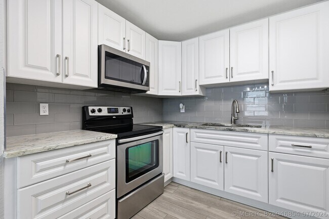 Photo - 128 NW 10th Ave
