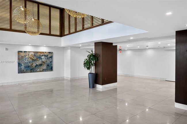 Photo - 540 Brickell Key Dr Unidad 1715