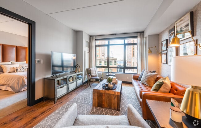 1BR, 1BA - 713 SQ FT