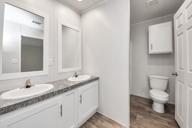 Building Photo - 1560 Brown Rd