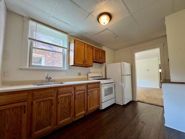 Building Photo - Incredible Two Bedroom Townhouse in Oakland! Close to Pitt & CMU! Call Today!