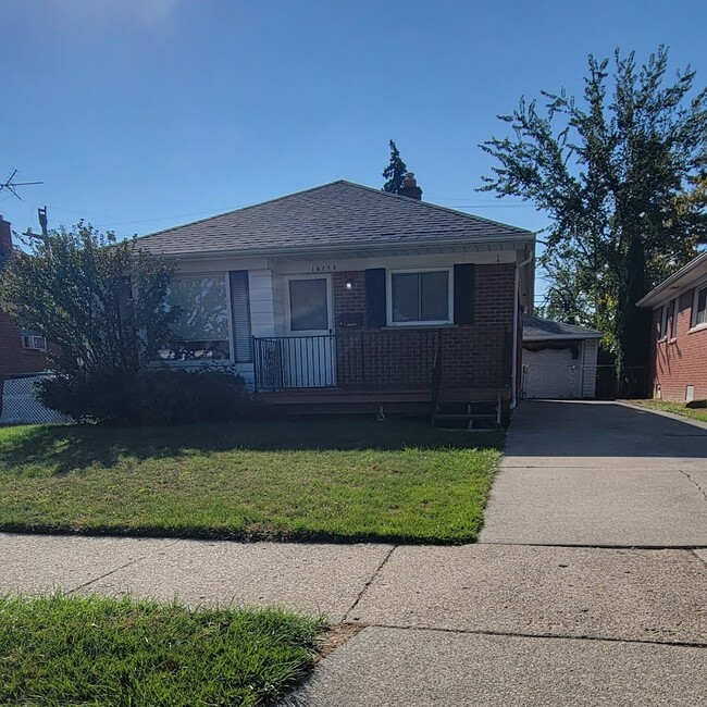 Photo - 18258 Curtain Ave