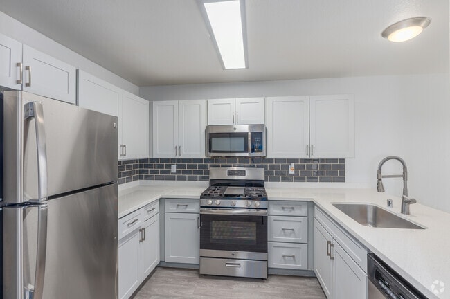 1BR, 1BA - 621SF - Kitchen