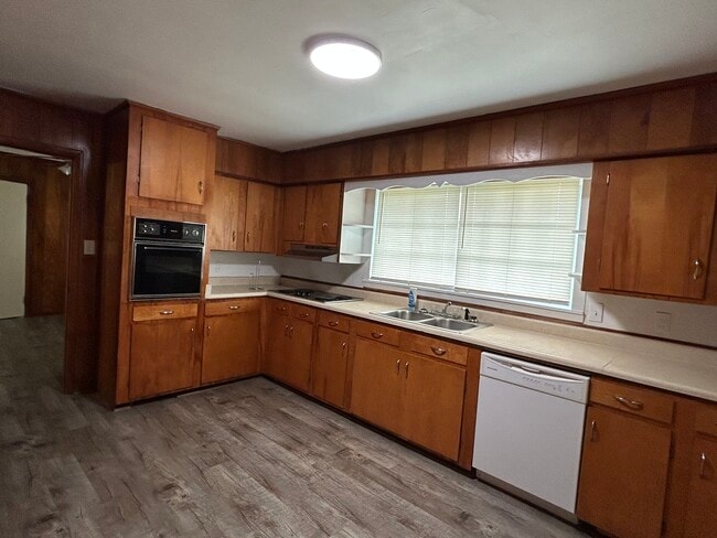 Photo - 106 N Baker St