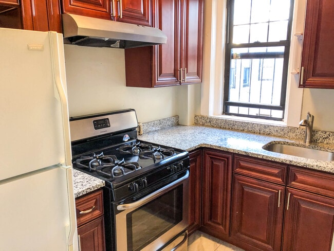 Building Photo - 311 Allston St Unit 12