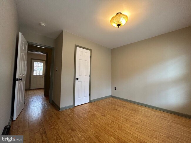Photo - 162 York St