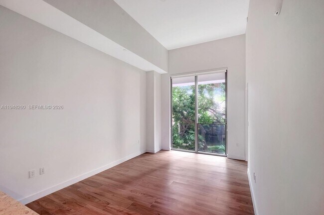 Photo - 2678 Tigertail Ave Unit 204