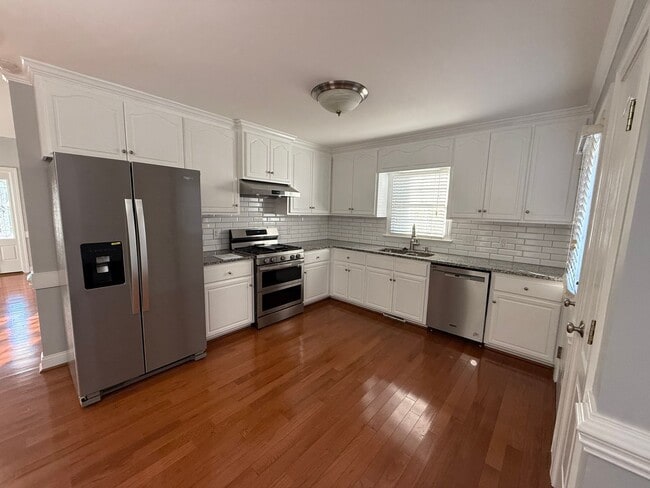 Photo - 3704 Warwick Pl