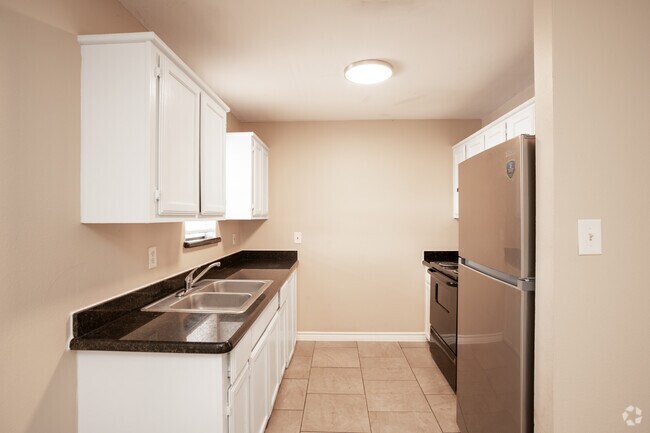 2BR, 1BA - 625SF - Kitchen - Valencia Apartments