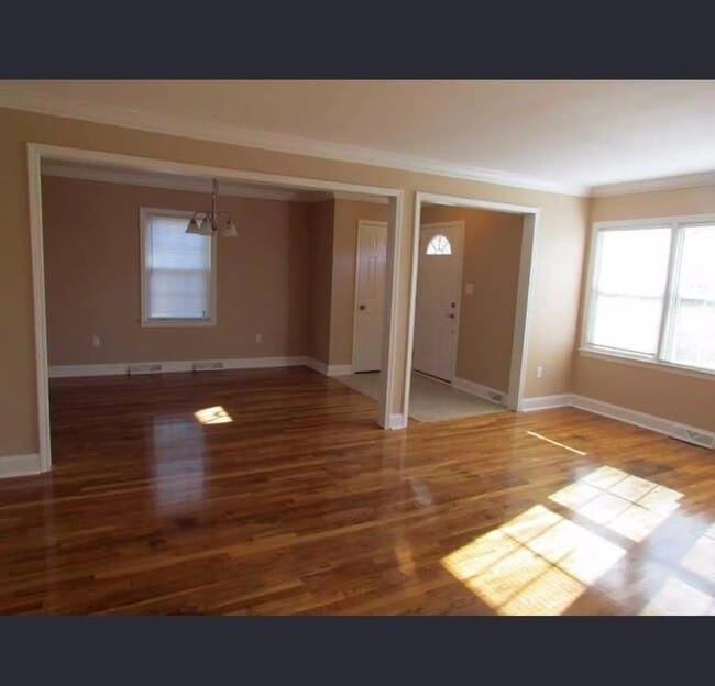 Photo - 104 Windsor Dr