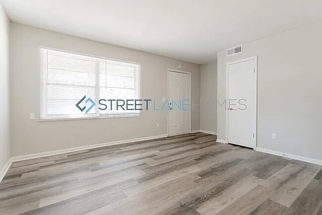 Photo - 3040 Foresthill Dr