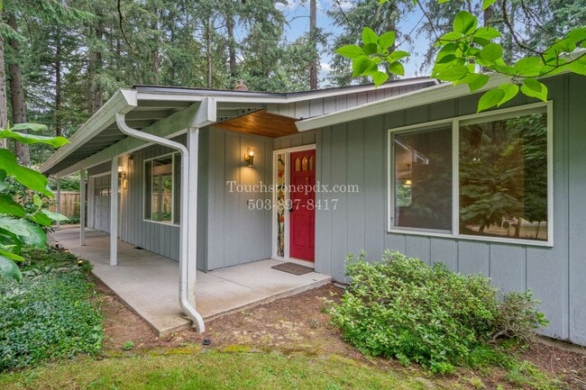 Photo - Spacious Lake Oswego 3 Bed Home with AC, Yard, and 2 Car Garage