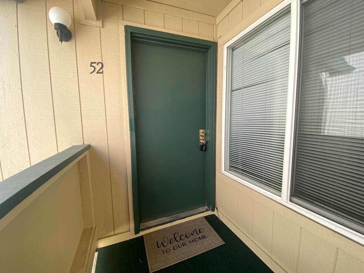 Photo - 1 bedroom, 1 bathroom upstairs unit Unidad 52