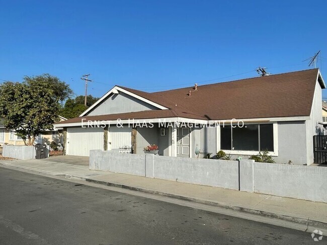 Building Photo - Charming Two Story Home with Fireplace and...