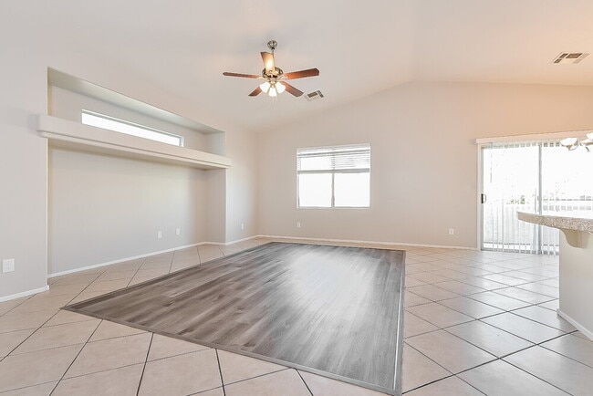 Photo - 9729 Red Horse St