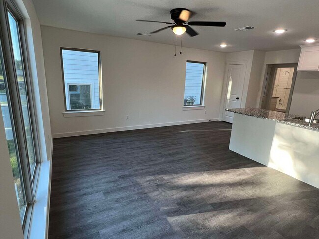 Photo - 2428-2430 South Fannin Avenue Unidad 2430
