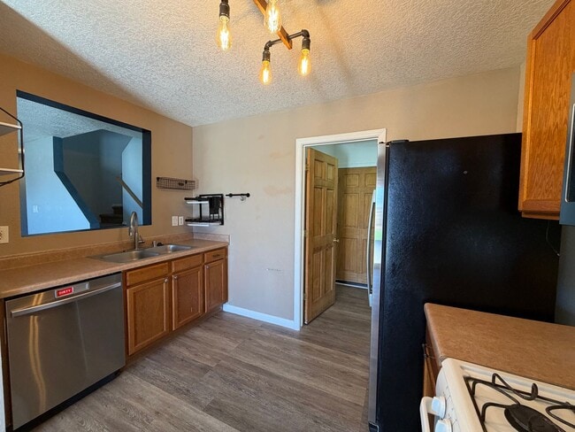 Photo - Cozy 3 Bedroom 2.5 Bathroom Home In Ventana Ranch!
