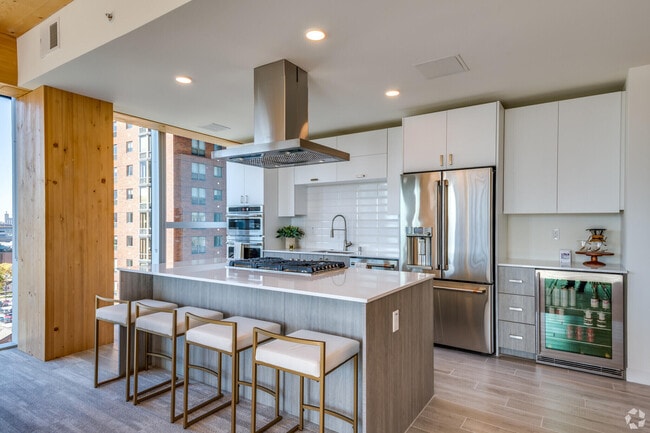 Photo - 700 E Kilbourn Ave
