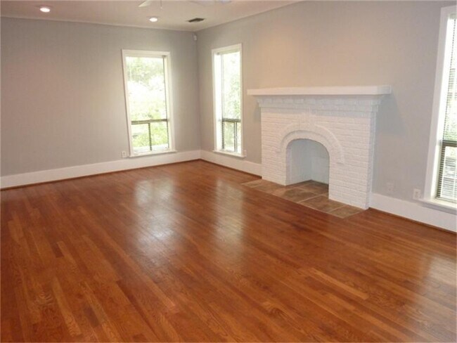 Photo - 2040 Bissonnet St