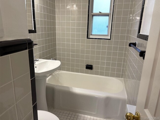 Photo - 260-27 Langston Ave Unit A-1