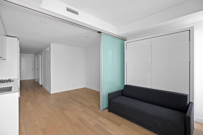 Building Photo - 1480 Howe St