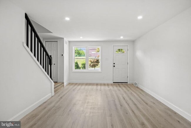 Building Photo - 2119 Delmar Dr Rental