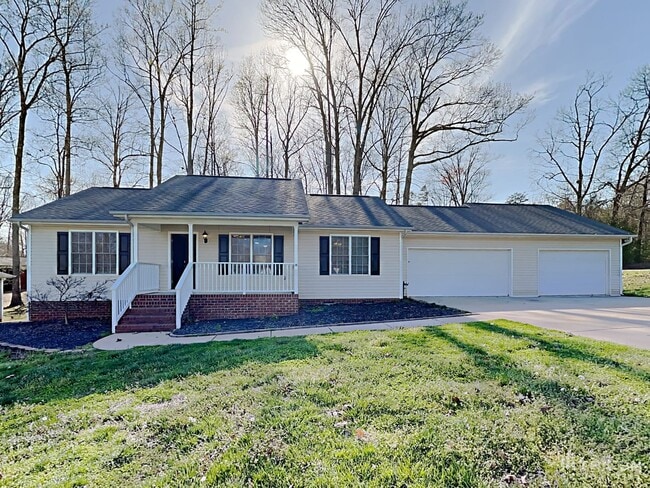 Photo - 661 Beavers Cove Ln NW