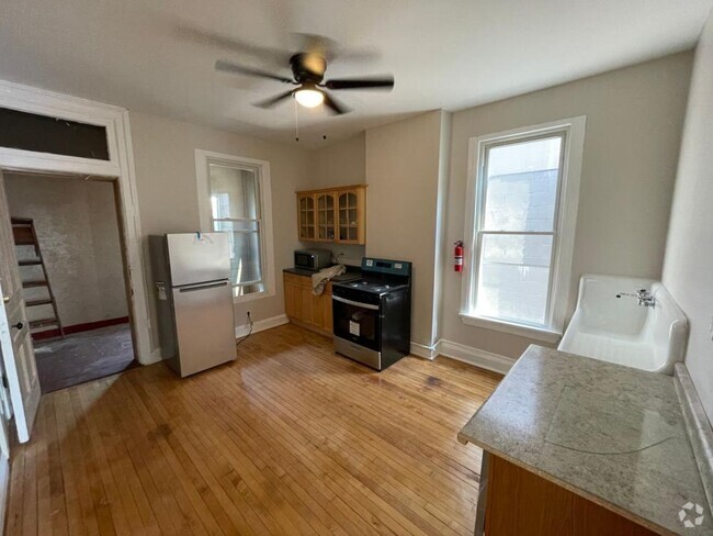 Building Photo - 2 bedroom in Chicago IL 60622 Unit 3 Rental