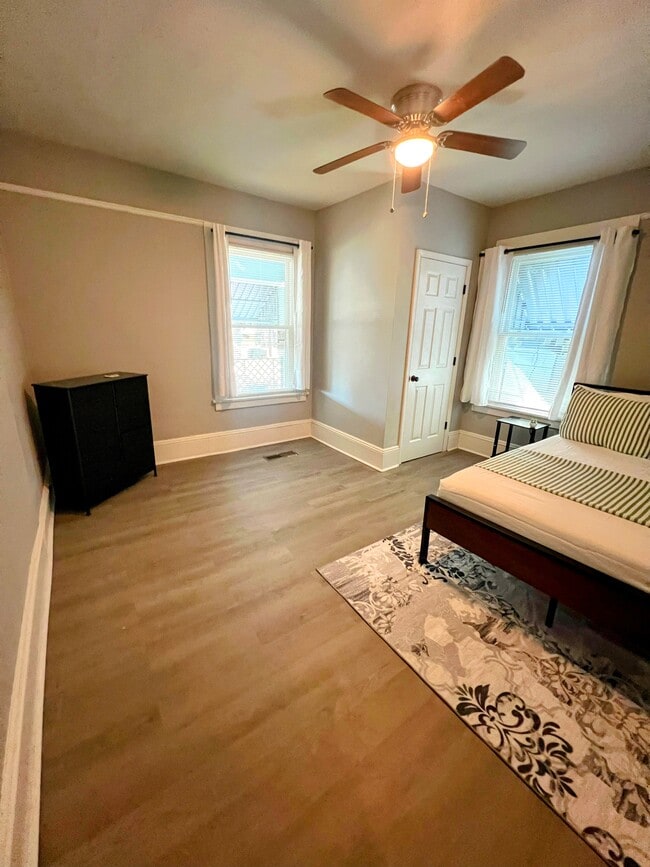 Photo - 1933 James Ave