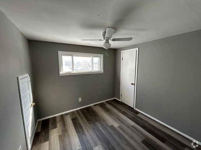 Building Photo - 706 E 34th St Unit 706 E 34th St 2 UP Rental