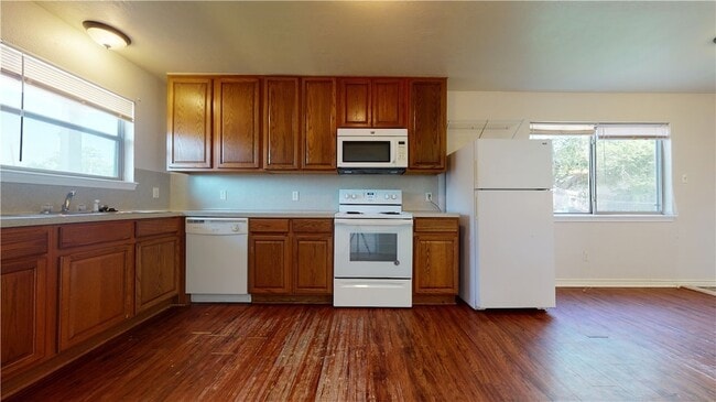 Photo - 1915 Pine Tree Dr Unit A