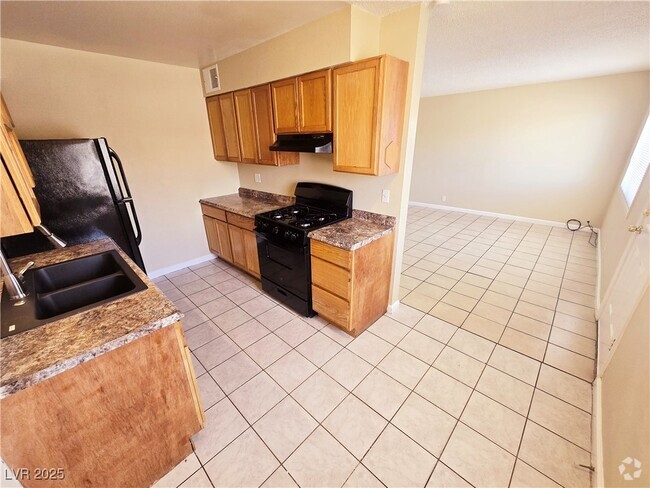 Building Photo - 5248 Pebble Beach Blvd Rental