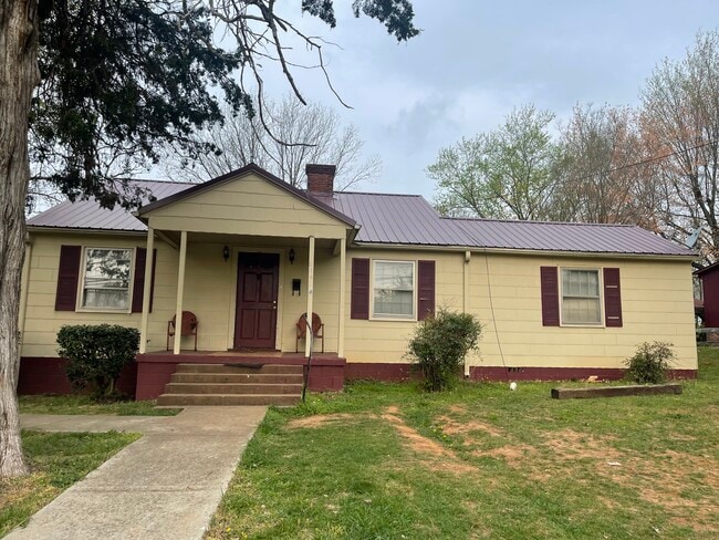 front view of home - 224 S Main St