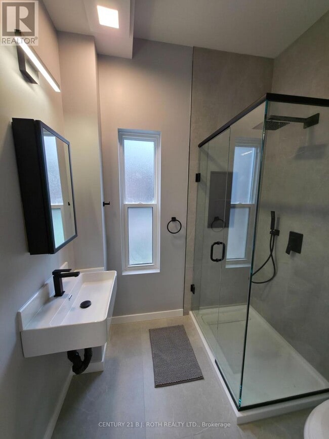 Photo - 82 Albert St N Unité 4