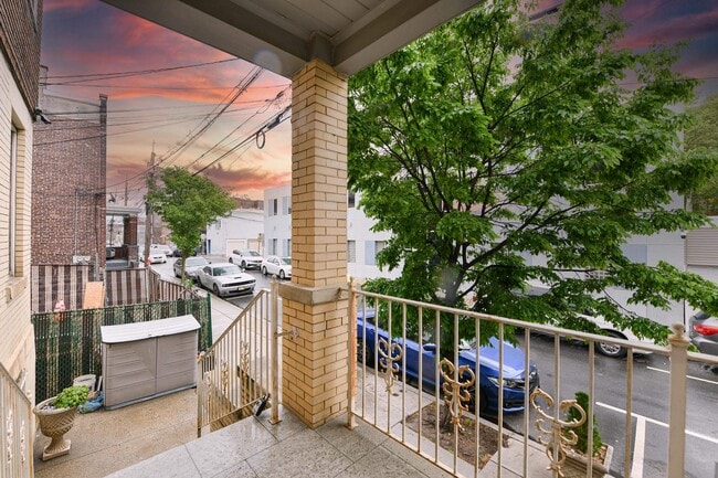 Photo - 606 59th St Unit 1