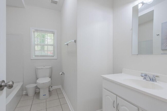 Photo - 753 Charlotte Pl NW