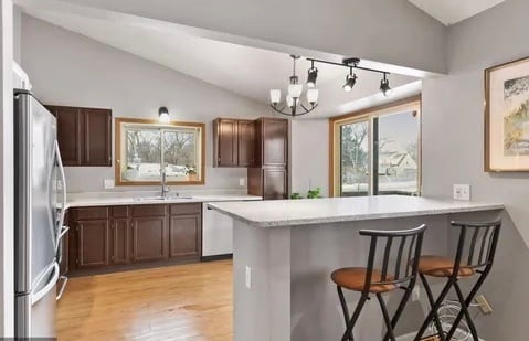 Photo - 912 W 66th St