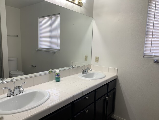 Photo - 1636 Palmae Way