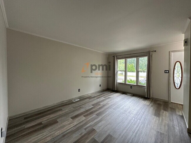 Photo - 711 Wellington Dr